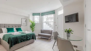 Bright Earls Court Studio