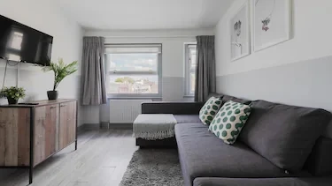 Top Floor with Kensington View